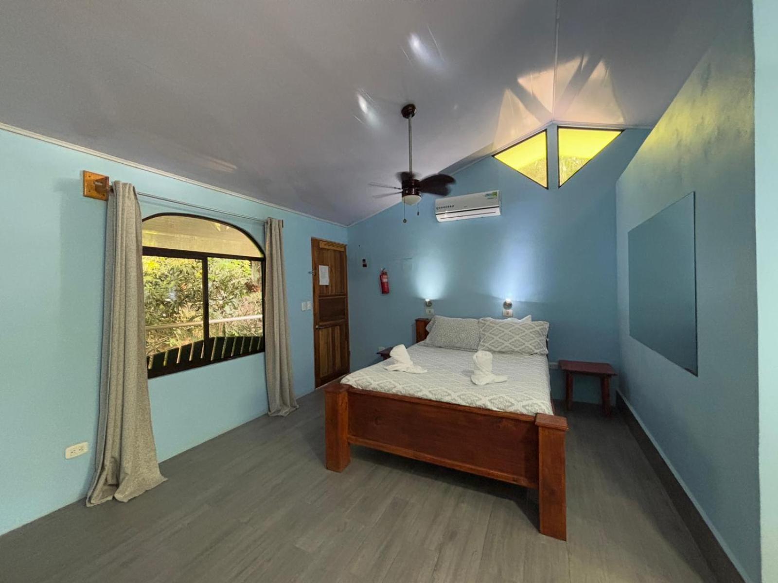 Peace Of Paradise Free Park Tour & Free Breakfast Hotel